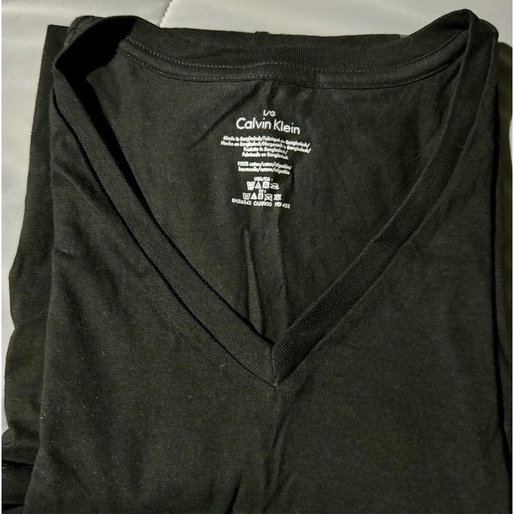 Calvin Klein T Shirt V- neck.